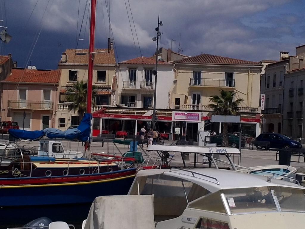 Hotel-Restaurant Du Port Mèze Esterno foto